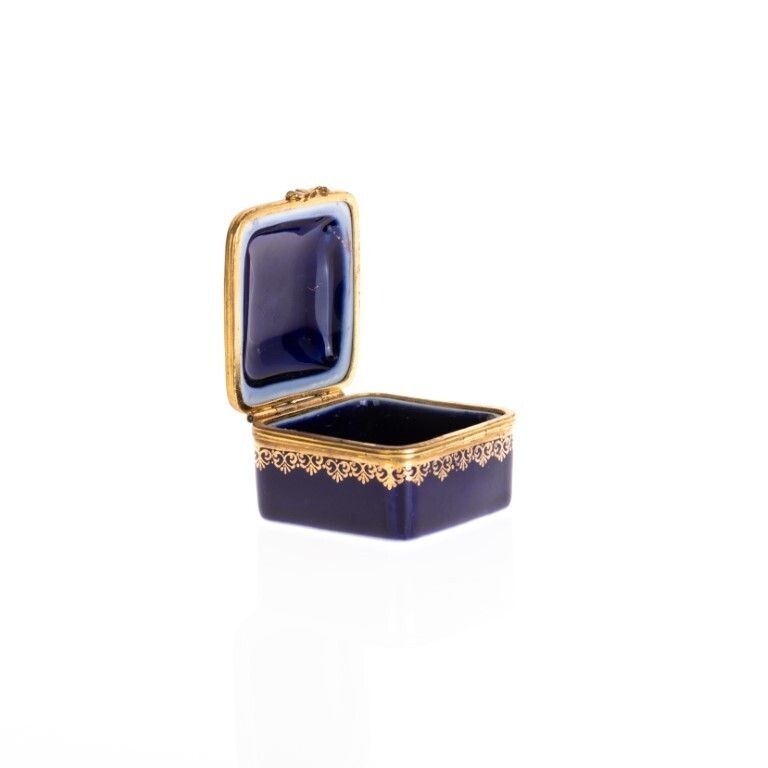 Mid Century French Limoges Cobalt Gilt Porcelain Pill Box photo vinterior