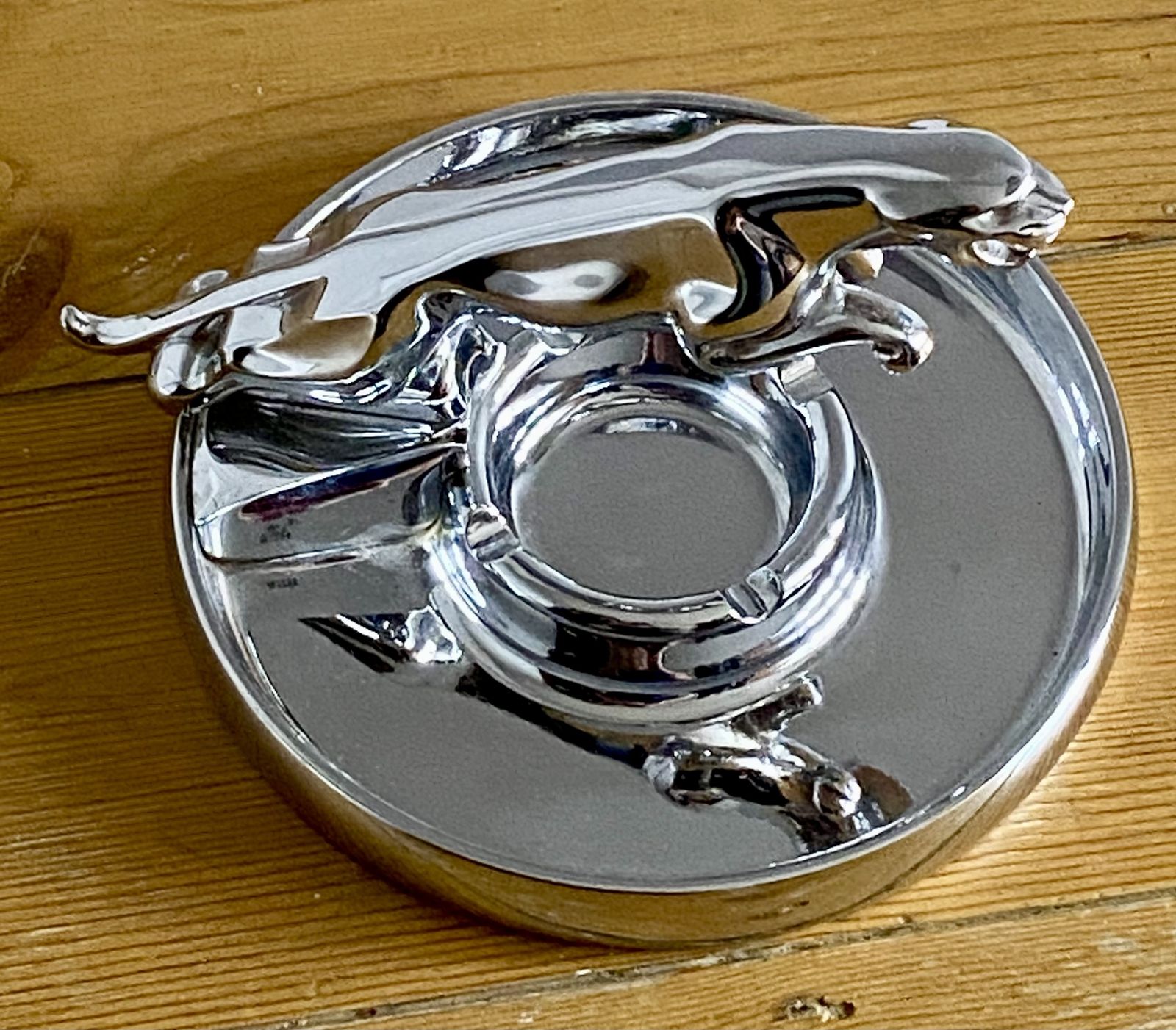 Rare 1960's Jaguar Dealership Showroom Ashtray Mascot Wilmott Breeden Mk2 Mk1 E Type Jaguar Dealer Issued Collectable I Pace Xjs Xj E Type Xj6 F Pace photo vinterior