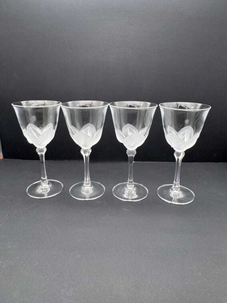 Set Of 4 Cristal D’arques J G Durand Frosted Wine Glasses Petal Design