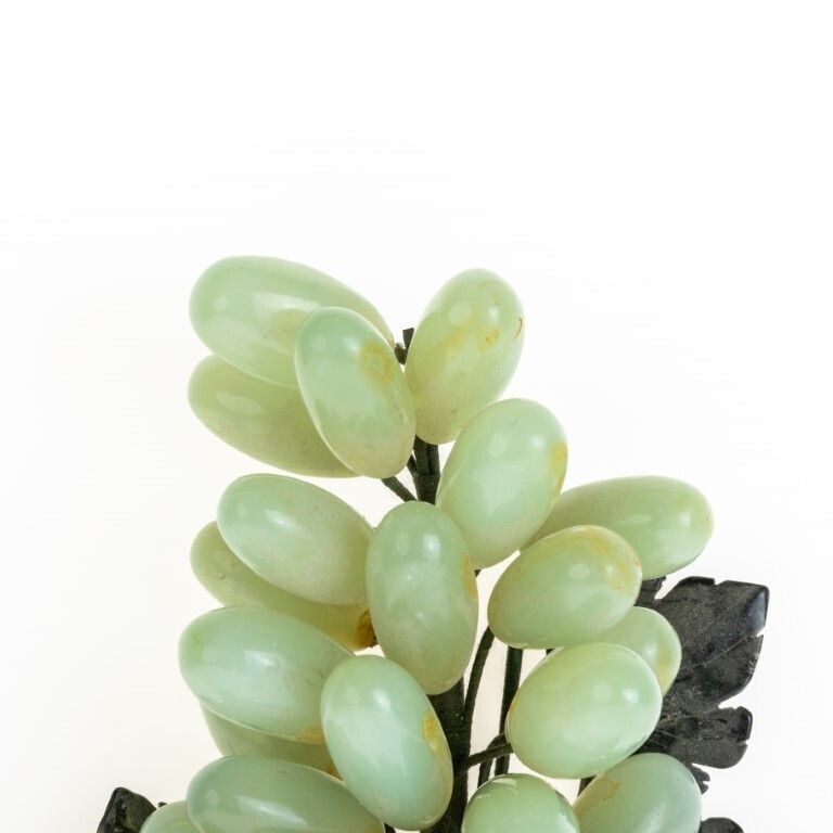 Art Deco Carved And Polished Alabaster Jade Grapes photo for sale