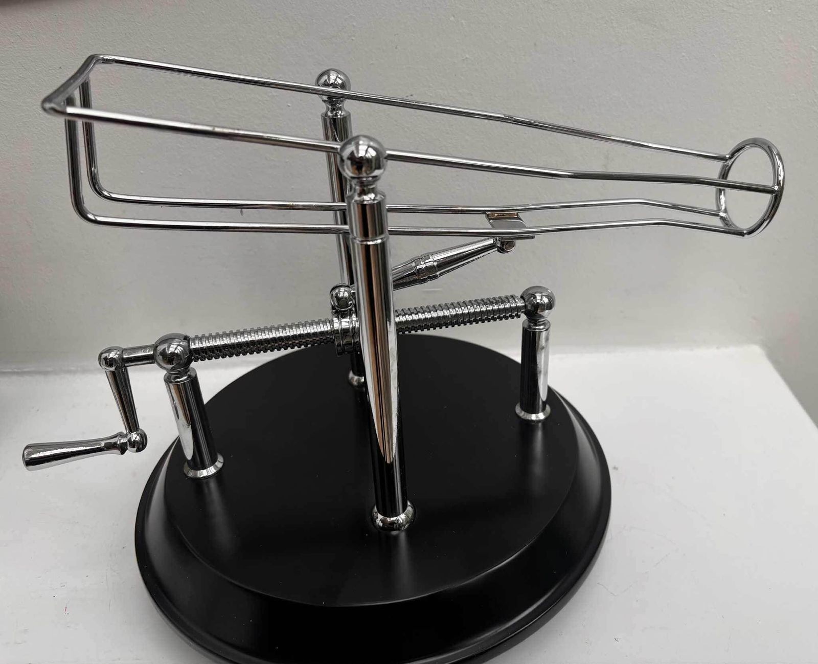 Wijnwieg Decanteerhouder – Mechanische Flessenhouder met Kantelmechanisme – Wijnschenker – Cadeau voor Hem – Barcartdecoratie photo vinterior