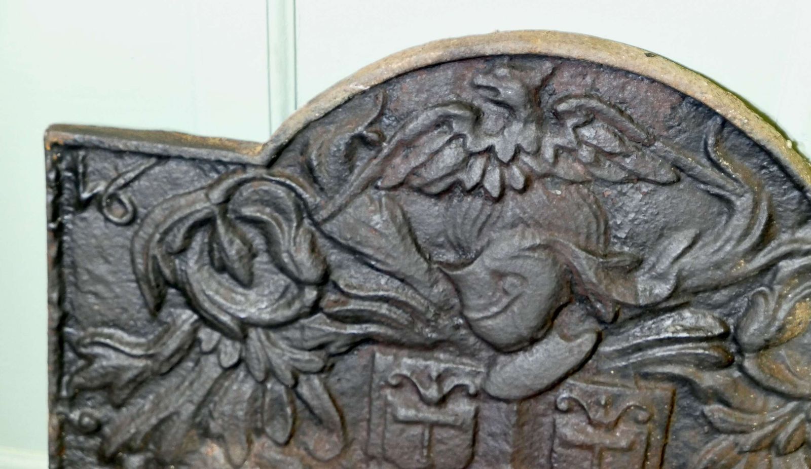 French Arch Top Fire Back. Armour And Eagle photo vinterior