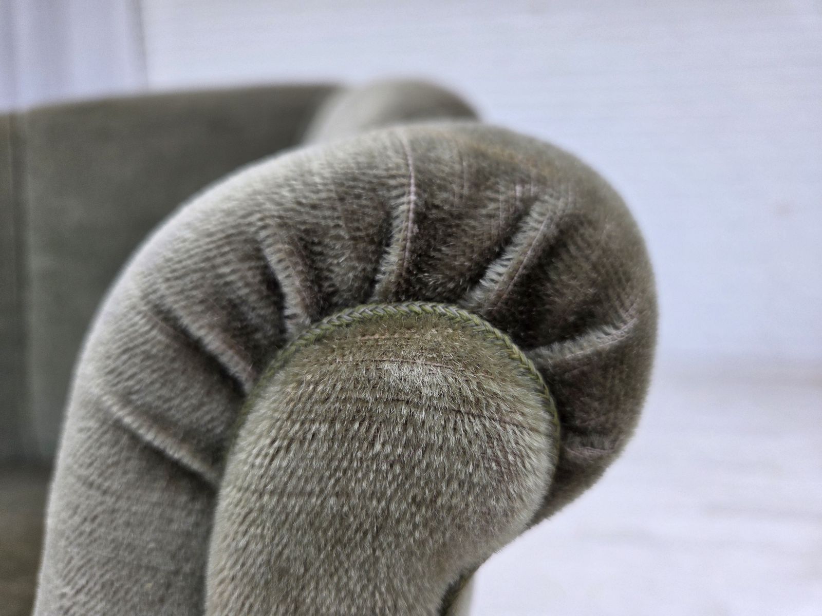 Ca. Jaren 1960, Deense Fauteuil, Groen Meubelvelours, Beukenhouten Poten. photo furniture