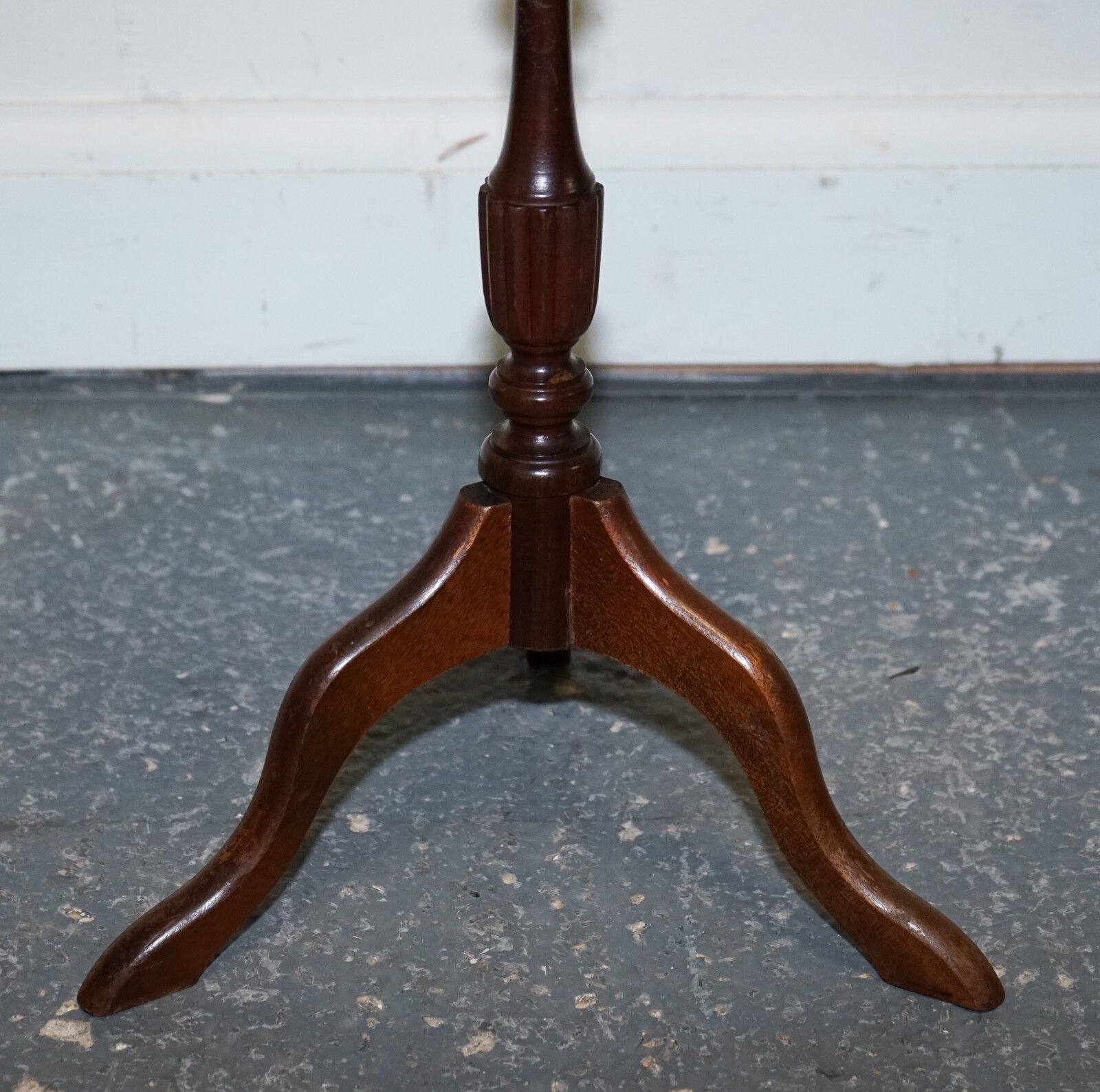 Lovely Vintage Brown Gold Leather Top Plant Wine Side Stand On Tripod Feet photo 550.0