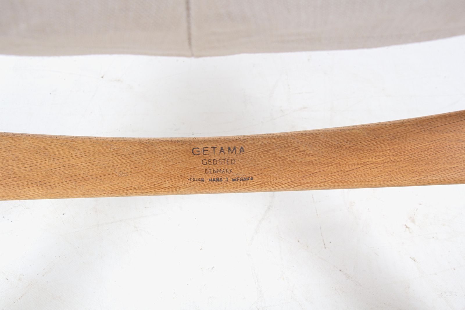 Rocking Chair "Keyhole Chair" By Hans Wegner For Getama. Ge 673. Cover Fabric Partly Restored photo vinterior