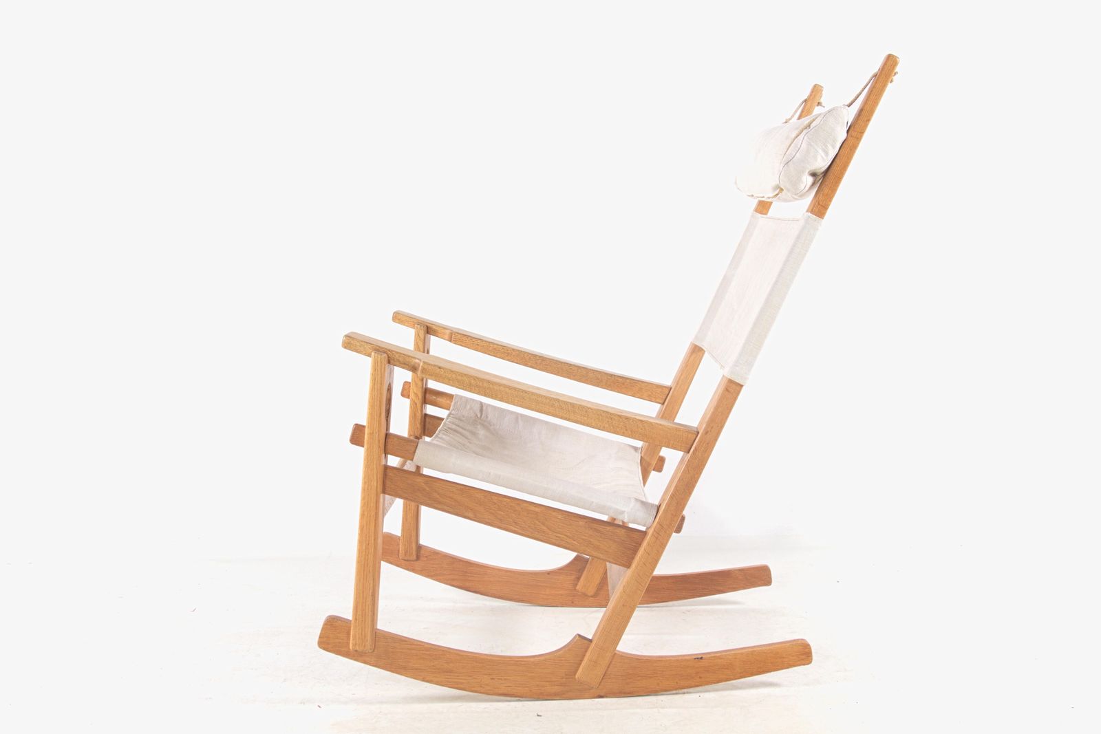 Rocking Chair "Keyhole Chair" By Hans Wegner For Getama. Ge 673. Cover Fabric Partly Restored photo vintage