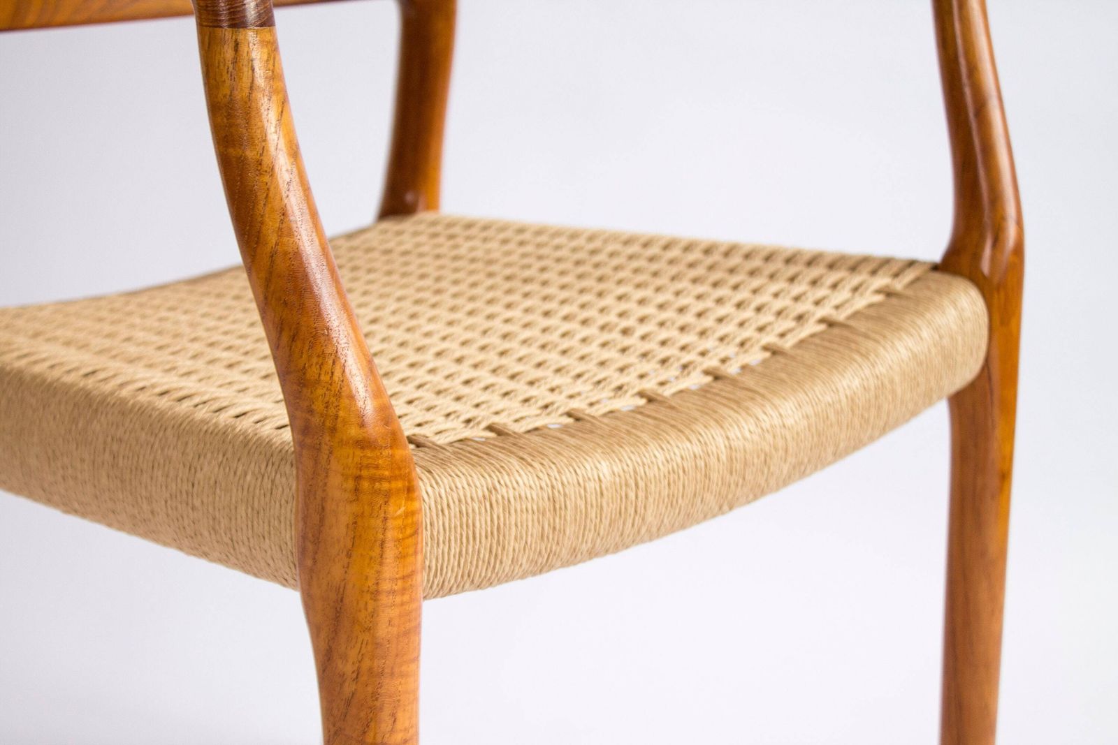 1 Van 2 Niels Moller Model 67 Fauteuil, 1976 – Nagezien En Opgeknapt, Teakhouten Frame En Deens Koordvlechtwerk photo vinterior