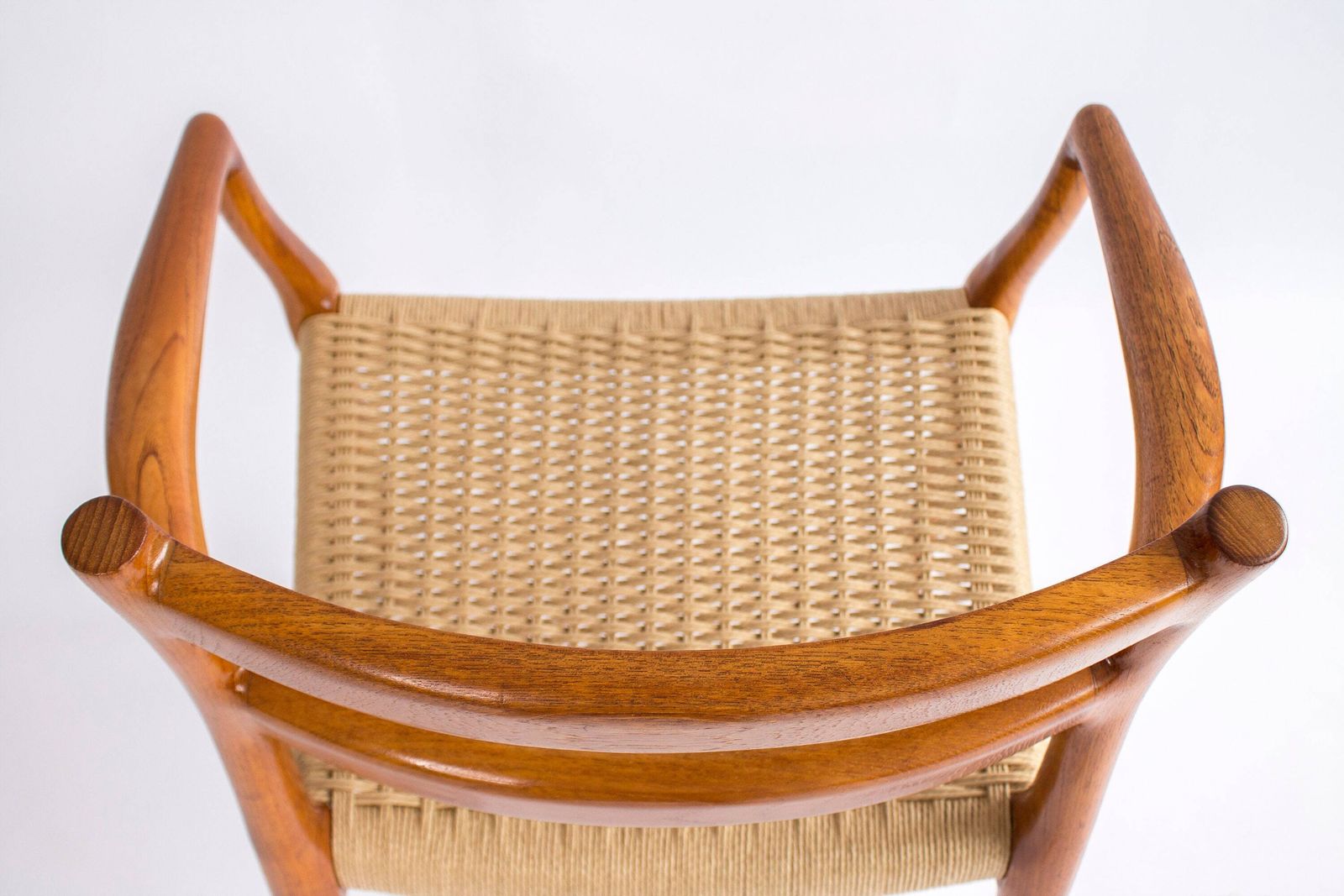 photo for sale 1 Van 2 Niels Moller Model 67 Fauteuil, 1976 – Nagezien En Opgeknapt, Teakhouten Frame En Deens Koordvlechtwerk