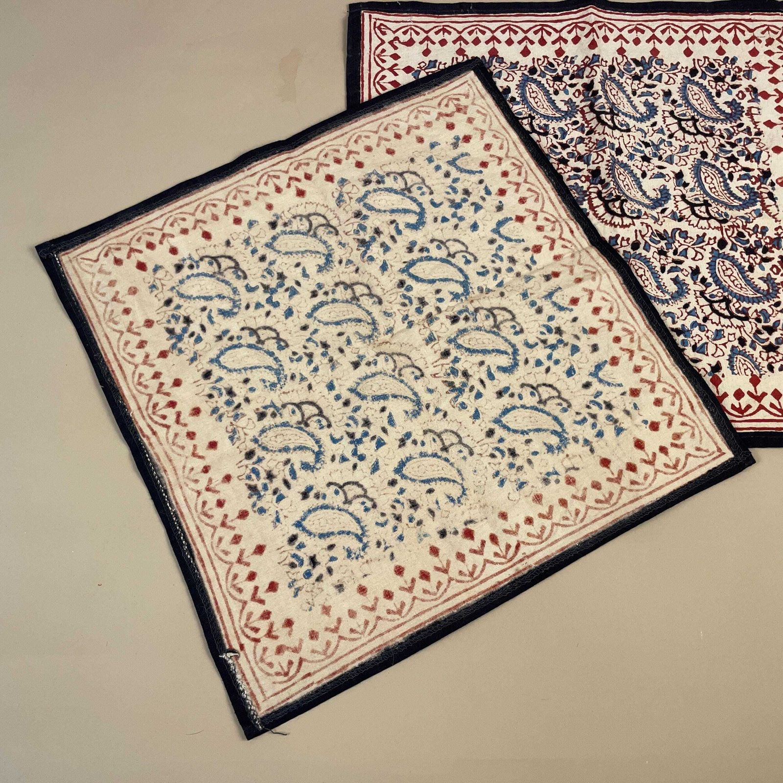 photo furniture 2x Vintage Indian Printed Cloth Fabric Red Blue Paisley Old Tapestry Handmade Craft India Traditional Decorative Table Display Mat Square