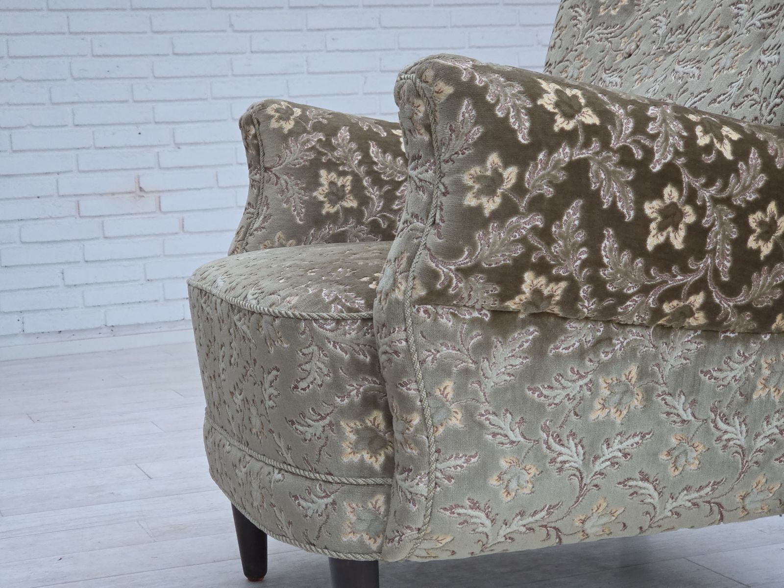 photo vintage 1960s, Danish Armchair, Light Green Furniture Velour, Teak Wood Legs.