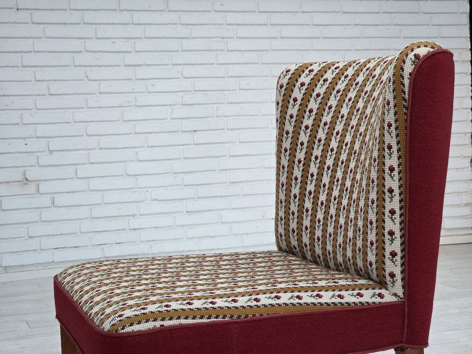 photo vintage 1960s, Set Of 2 Danish Easy Chairs, Traditional Danish Woven Wool Fabric, Ash Wood Legs.