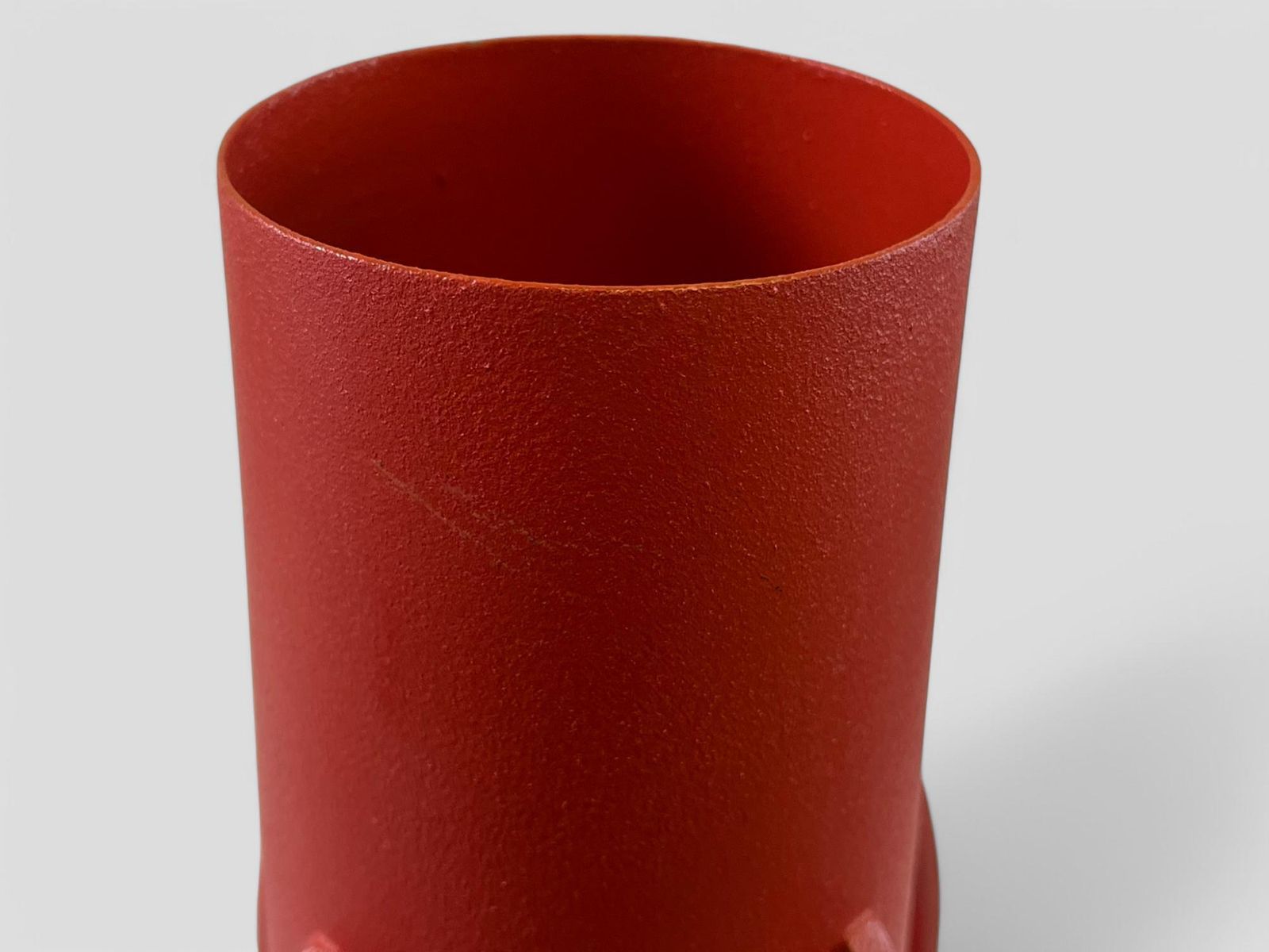 Pols Potten Roman Metal Vase In Red/Pink photo vinterior
