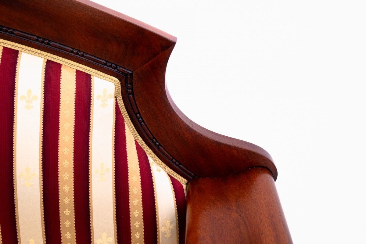 Antique Sofa From The Late 19th Century, Northern Europe. After Renovation. photo vinterior