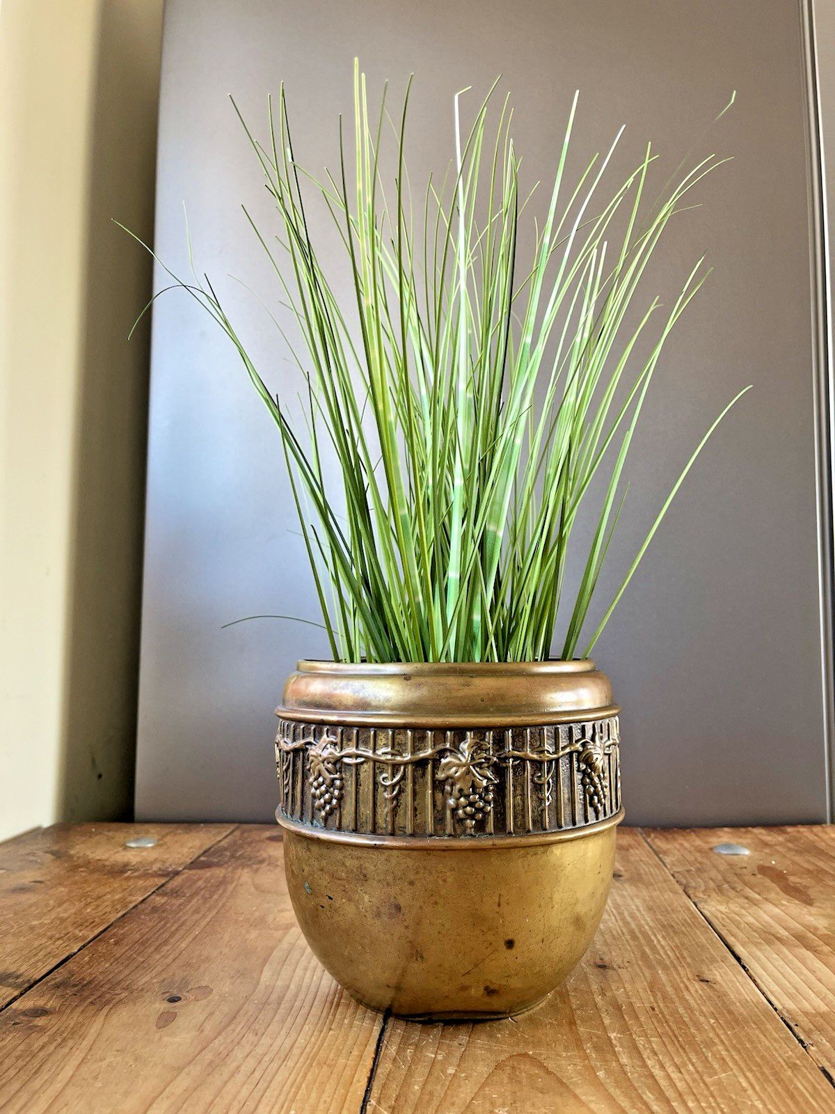 Antique English Arts & Crafts Brass Grapevine Leaf Berry Planter Plant Cacti Pot photo vintage