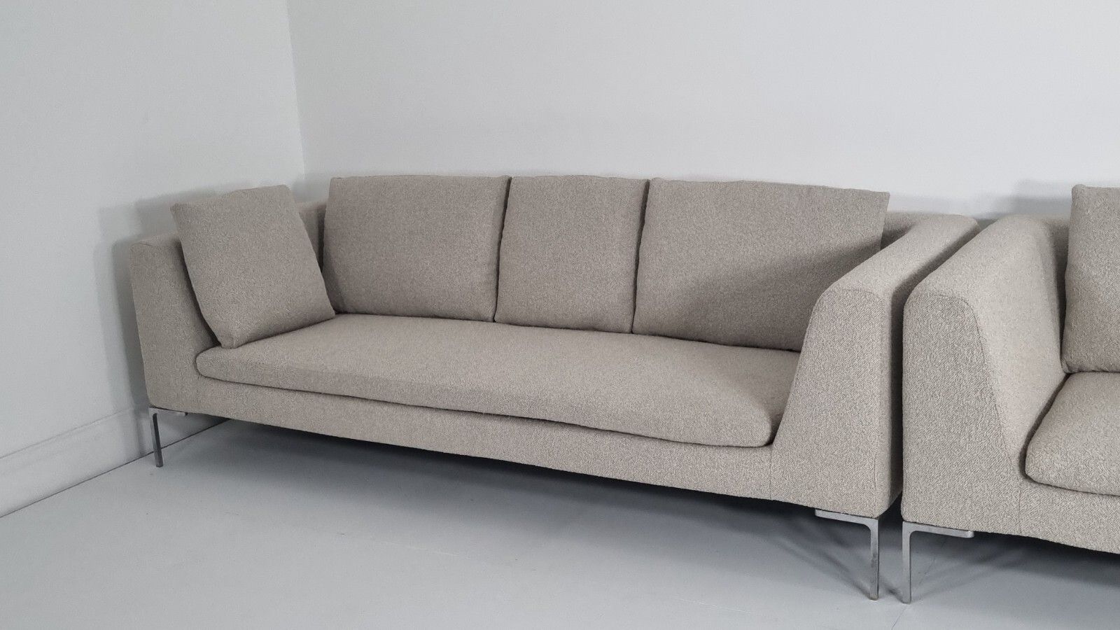 Bb Italia Pair Of Charles Sofas In Grey Boucle With Hues Of Honey In Excellent photo Furniture