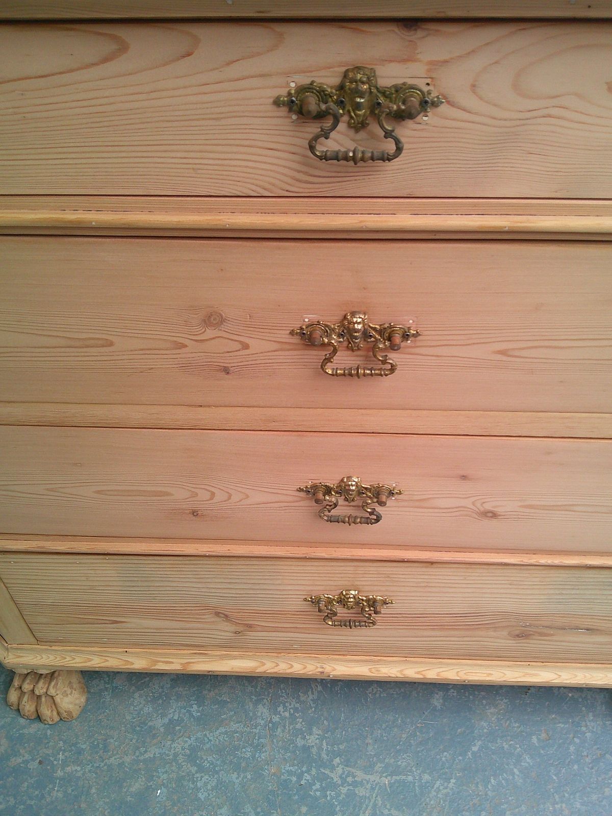 A Lovely Victorian Pine 4 Drawer Claw Foot Chest Of Drawers To Wax/Paint photo furniture