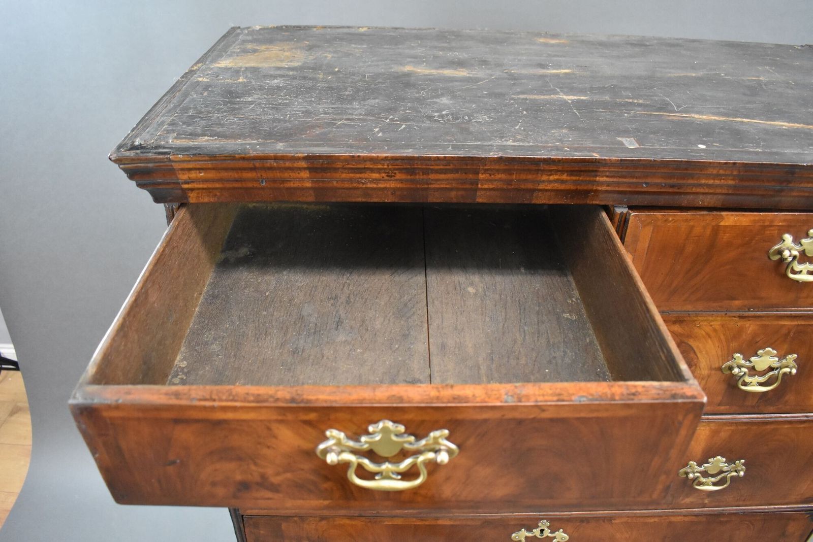 photo furniture 18th Century Walnut Chest On Stand