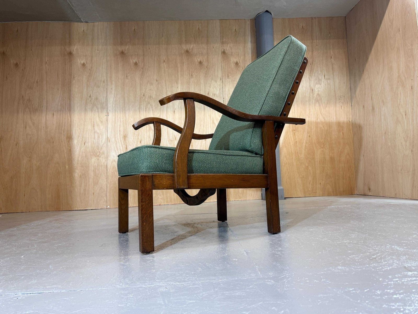 Parker Knoll Mid Century English Arts And Crafts Style Oak Reclining Armchair In Green Woollen Fabric