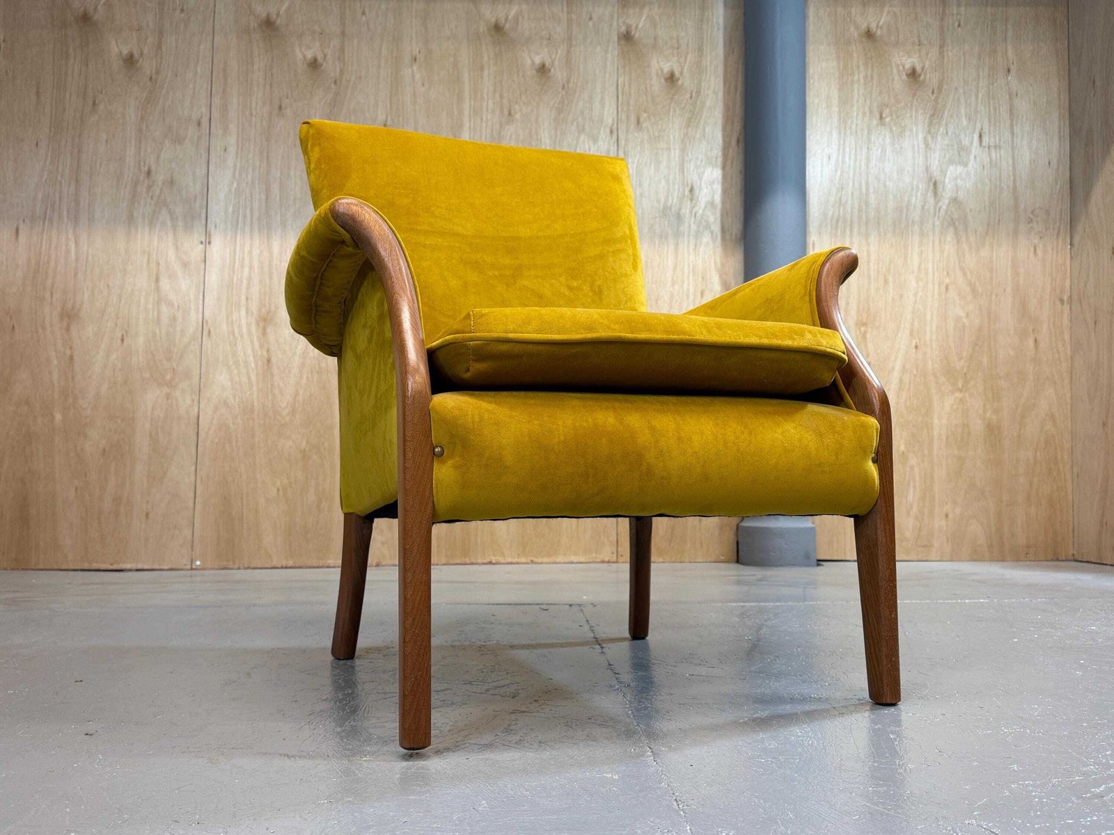 Parker Knoll Beautiful Froxfield Armchair In Mustard Velvet Fabric.. Fully Refurbished & Restored.. photo vinterior