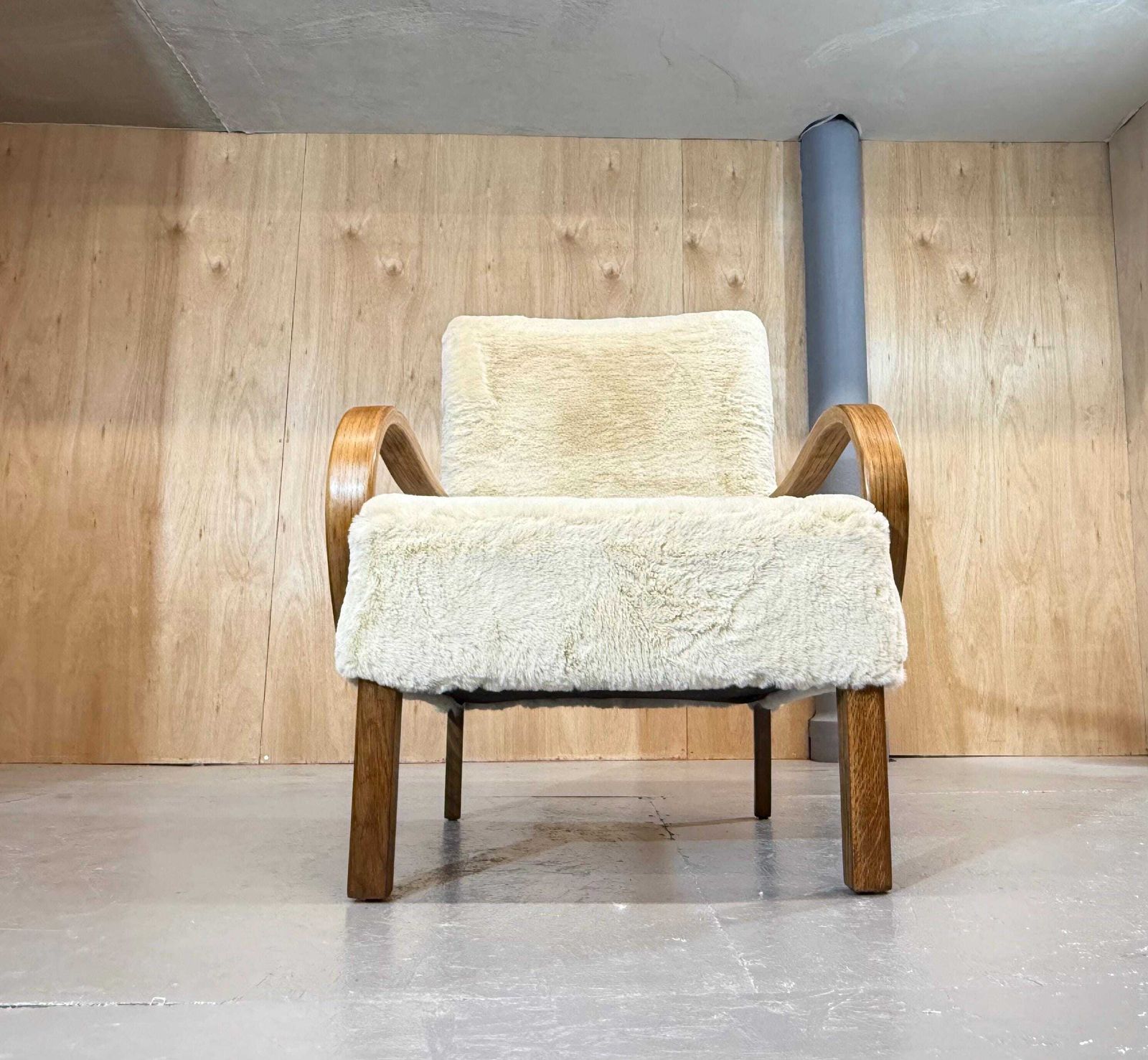Parker Knoll Pk 704 1940’s Oak Armchair In Polar Fleece Nordic Fur Deep Pile Fabric. Stunning Item.. Fully Refurbished & Restored photo vinterior