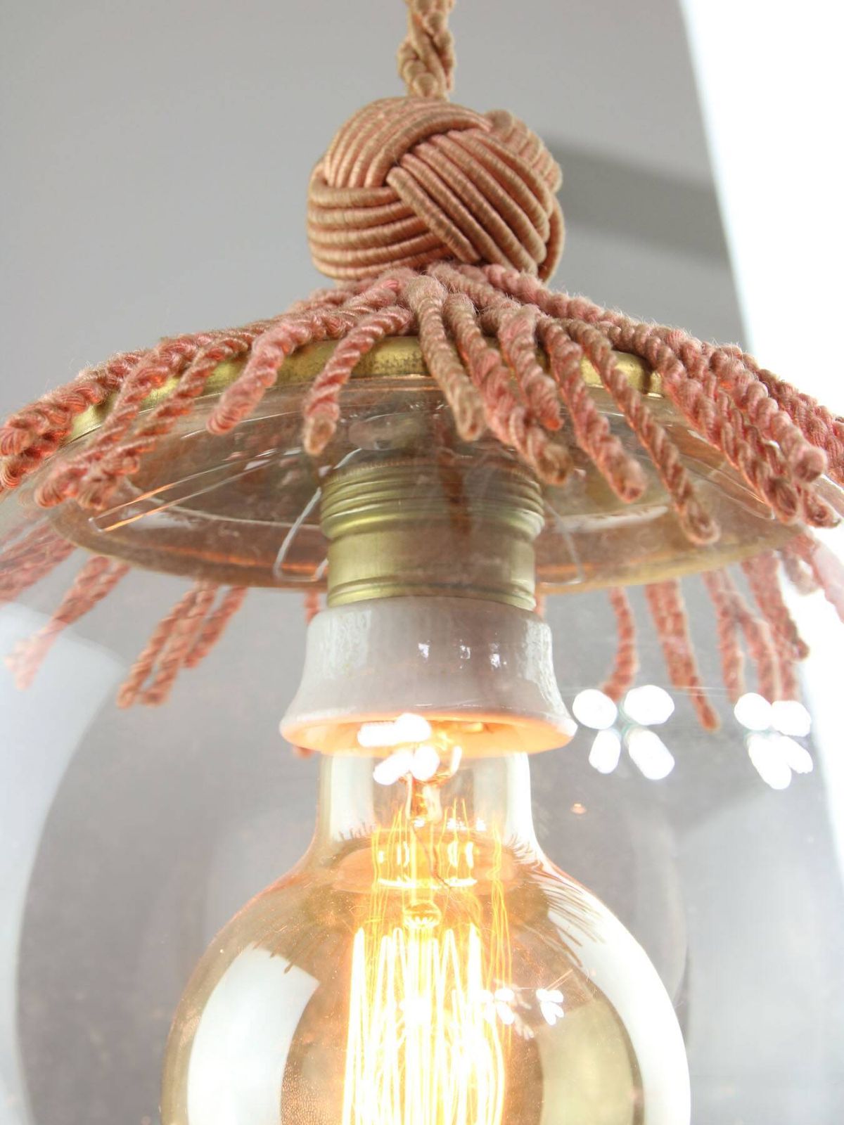 photo vintage Art Deco Italian Pink Fabric And Brass Globe Pendant Lamp