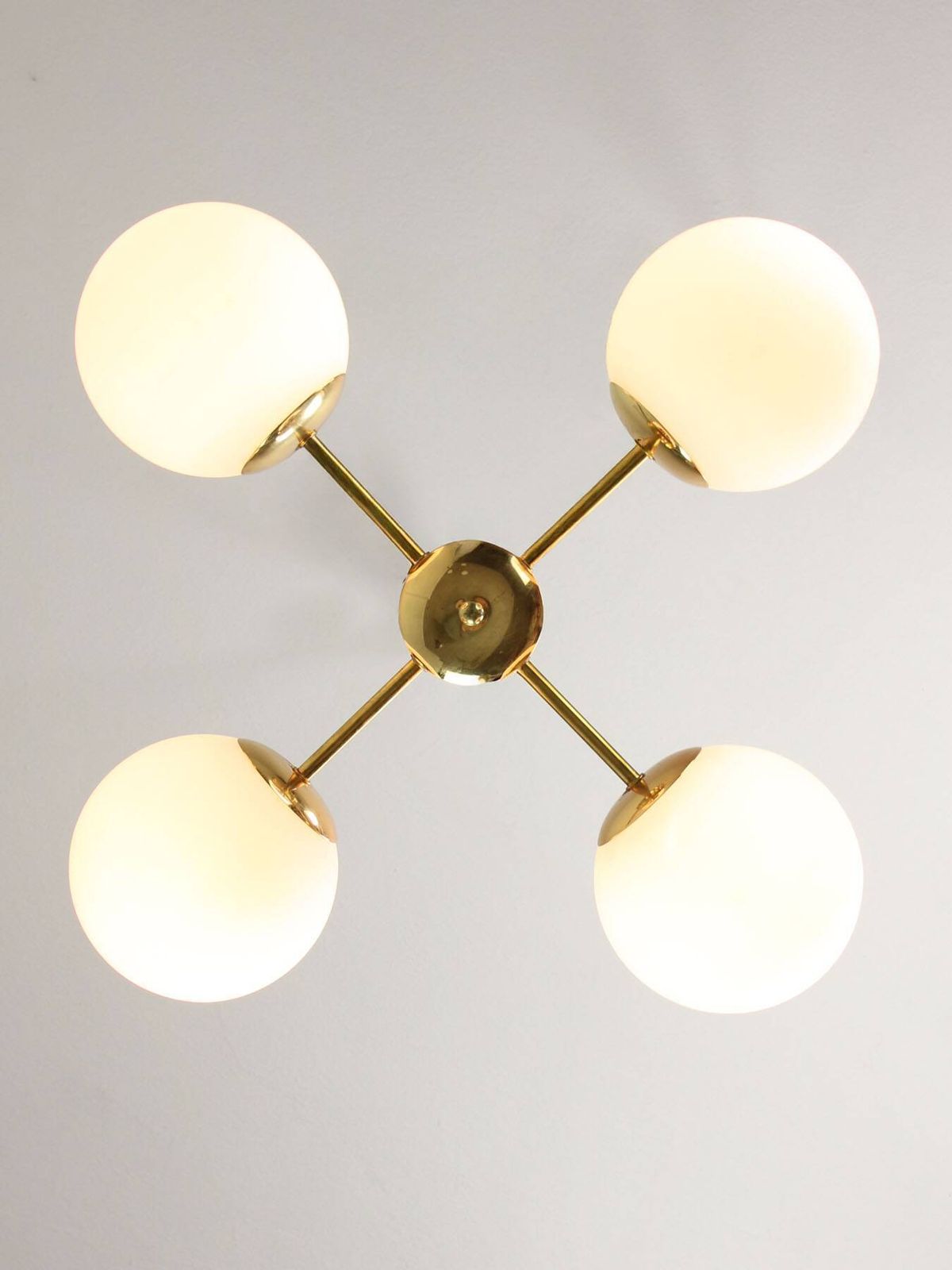 photo vintage Italian Mid Century Golden Sputnik Chandelier With Opaline Shades, 1960s
