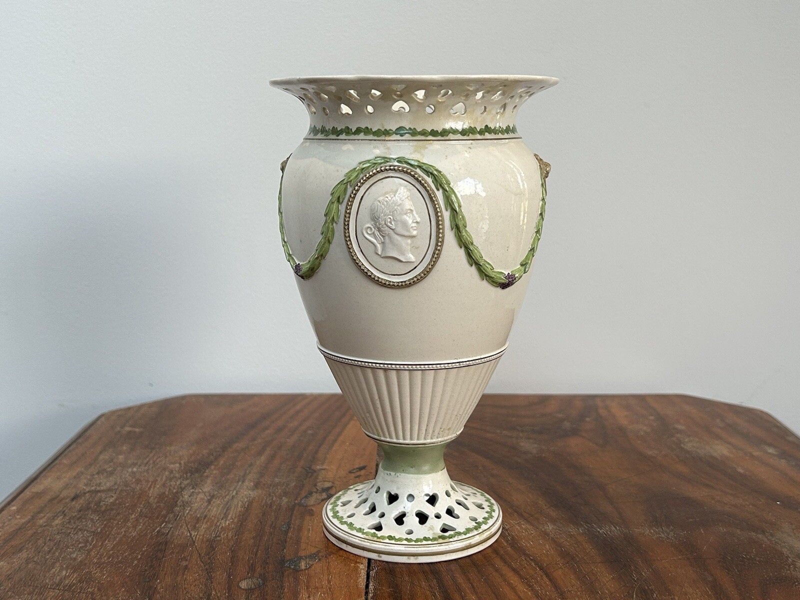 Wedgwood Creamware Pedistal Julius Caesar Vase photo for sale