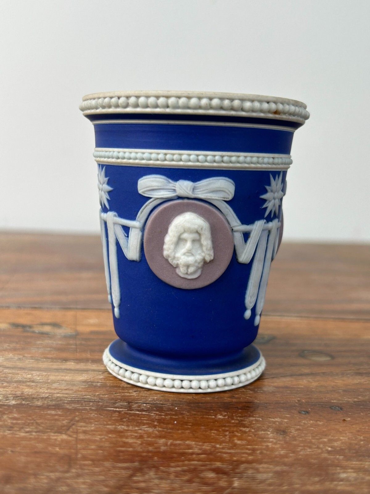 Wedgwood Antique Three Color Jasperware Medallion Vase Wedgwood Antique Blue photo vinterior