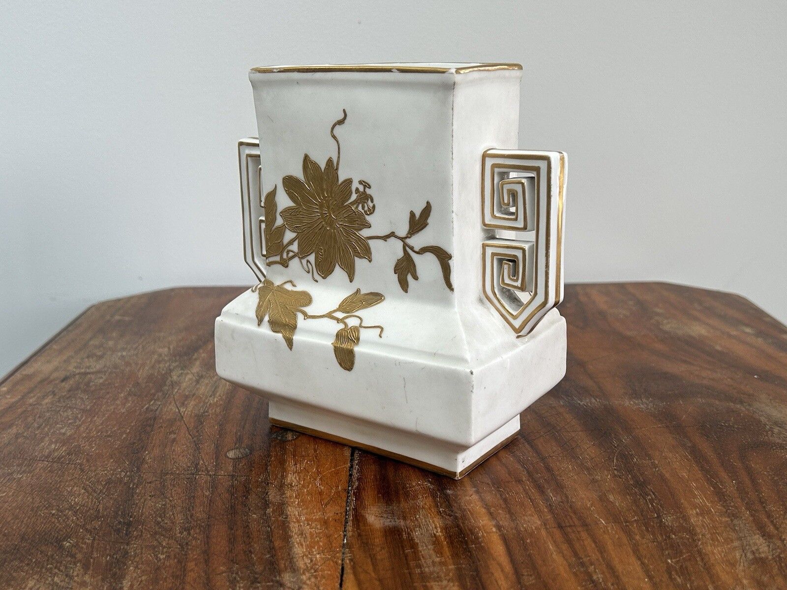 Wedgwood Bone China Aesthetic Movement Vase Uk, 1870s photo vinterior