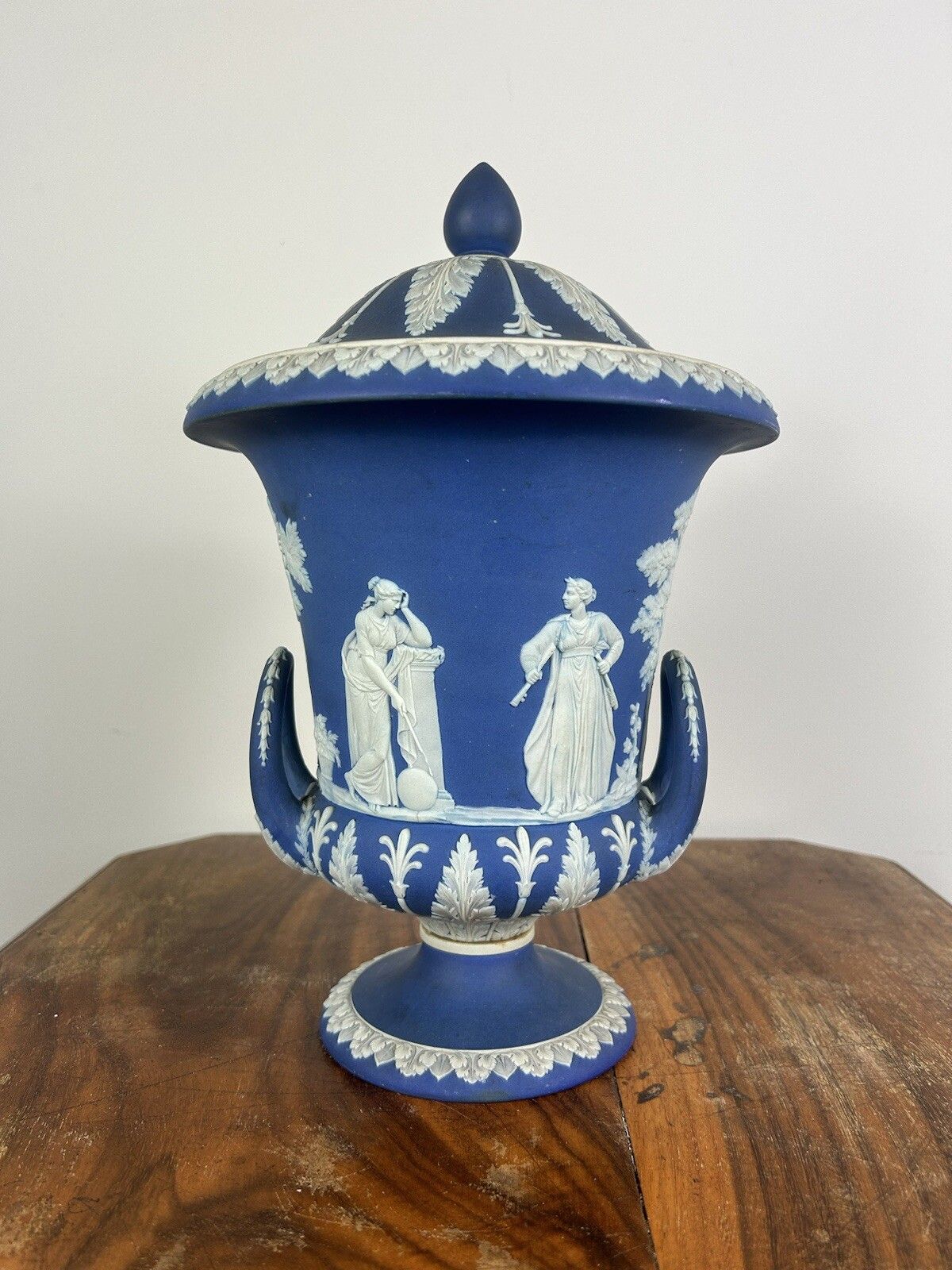 photo furniture Wedgwood Jasperware Twin Handled Urns And Covers 19th Century