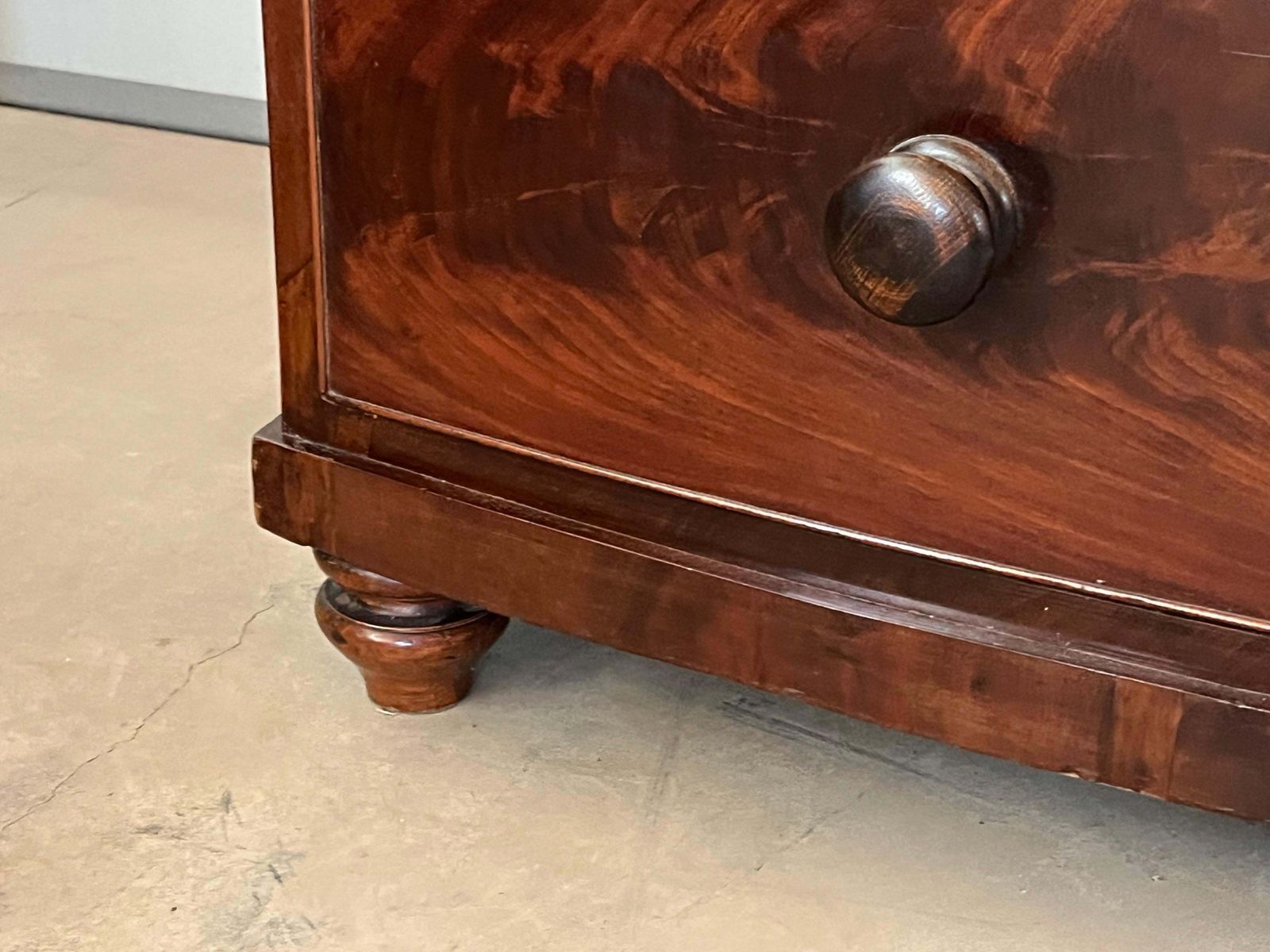 photo vintage Victorian Mahogany Bow Front Chest Of Drawers, Ca. 1860