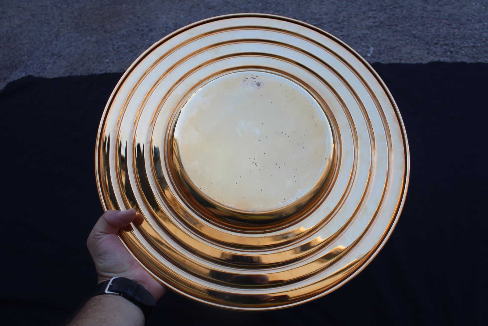 Empty Pockets Round Plate Of 24kt Gold Plated Design photo buy