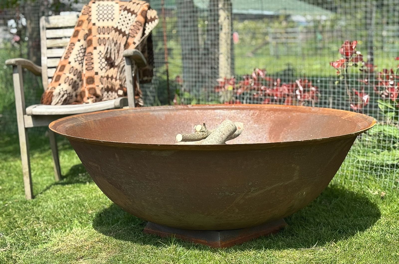 1195.0 Large 4ft Natural Cast Iron Garden Fire Pit With A Rust Patina photo