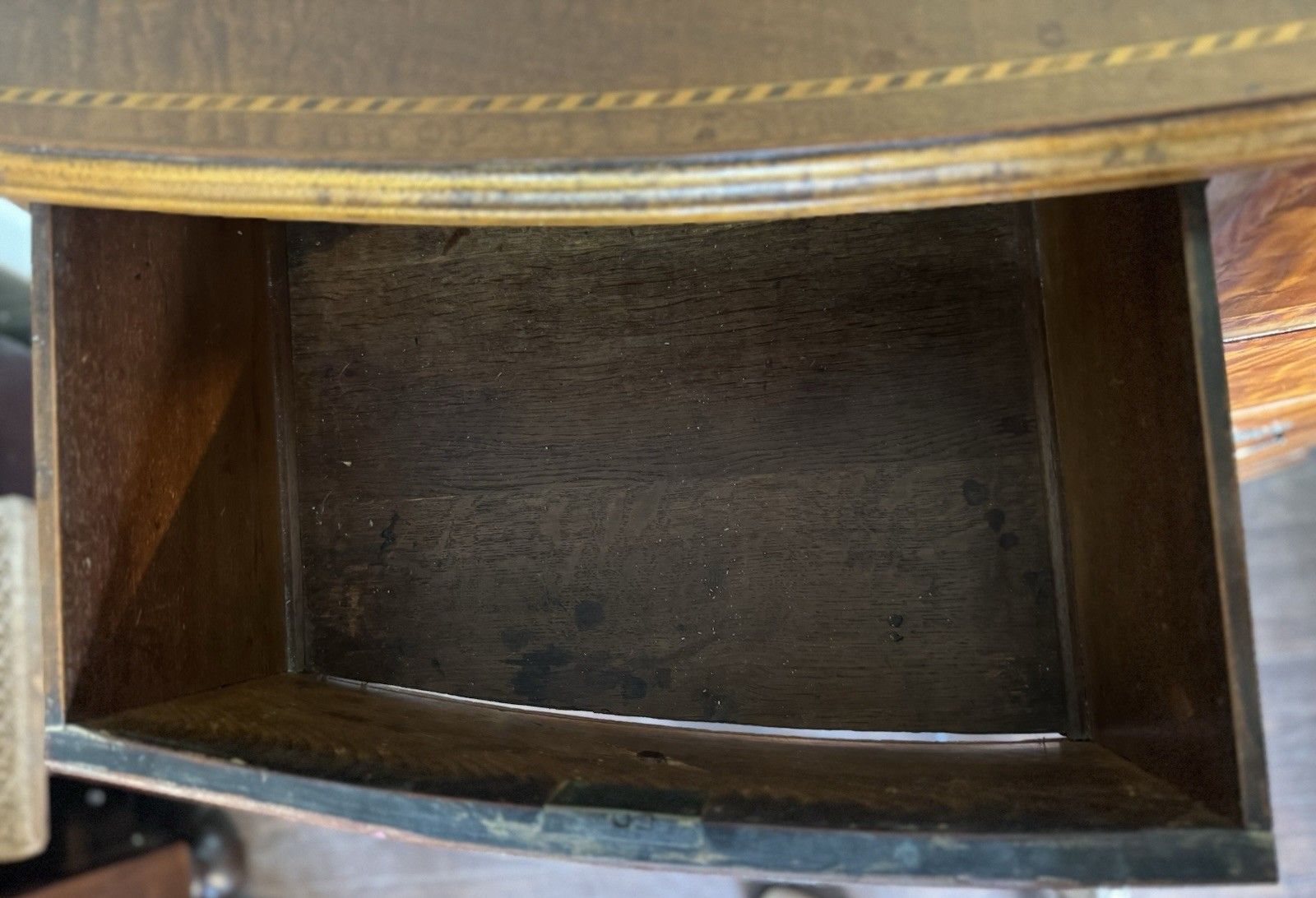 photo vinterior 19th Century Mahogany And Inlaid Bow Fronted Chest Of Drawers