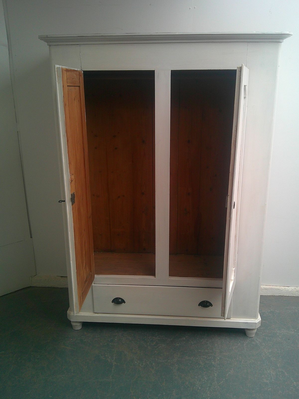 A Lovely Painted White Pine Georgian 1 Piece Hall Wardrobe photo furniture