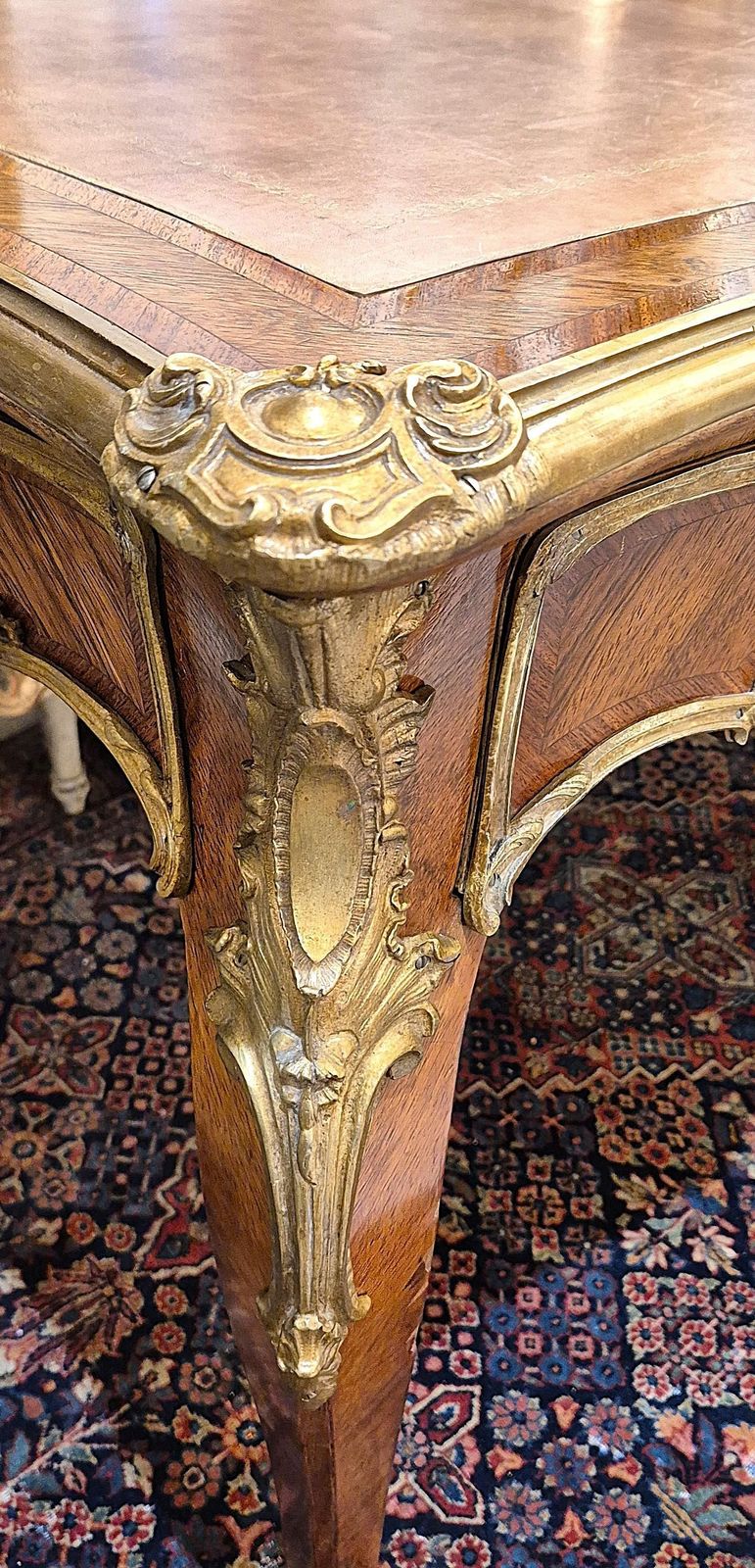 Large Louis XV Style Flat Desk, Marquetry And Gilt Bronze, 19th Century Work photo vinterior