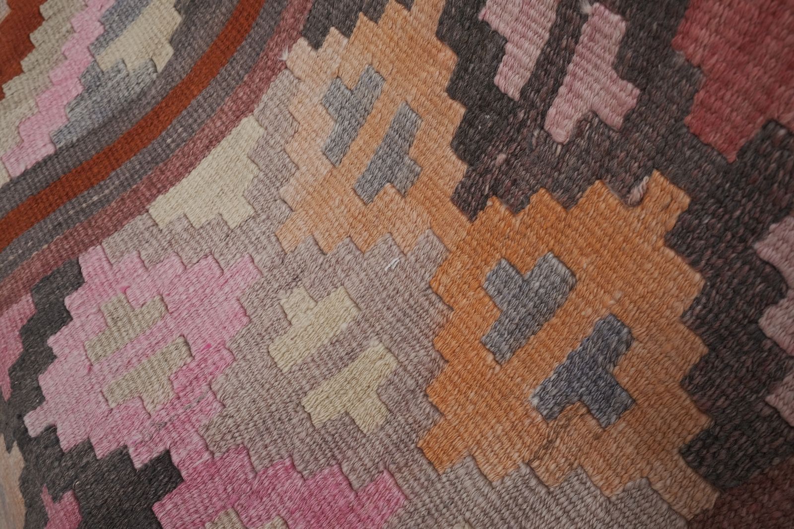 Tapis de couloir kilim turc vintage, tissé à la main photo vintage