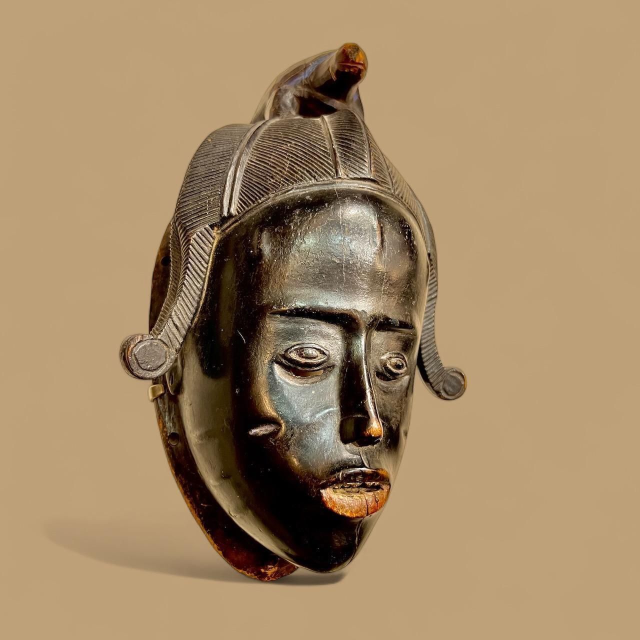 photo vinterior Ndoma Baule Portrait Mask, Ivory Coast, Wood, Lacquered Patina, Circa 1930
