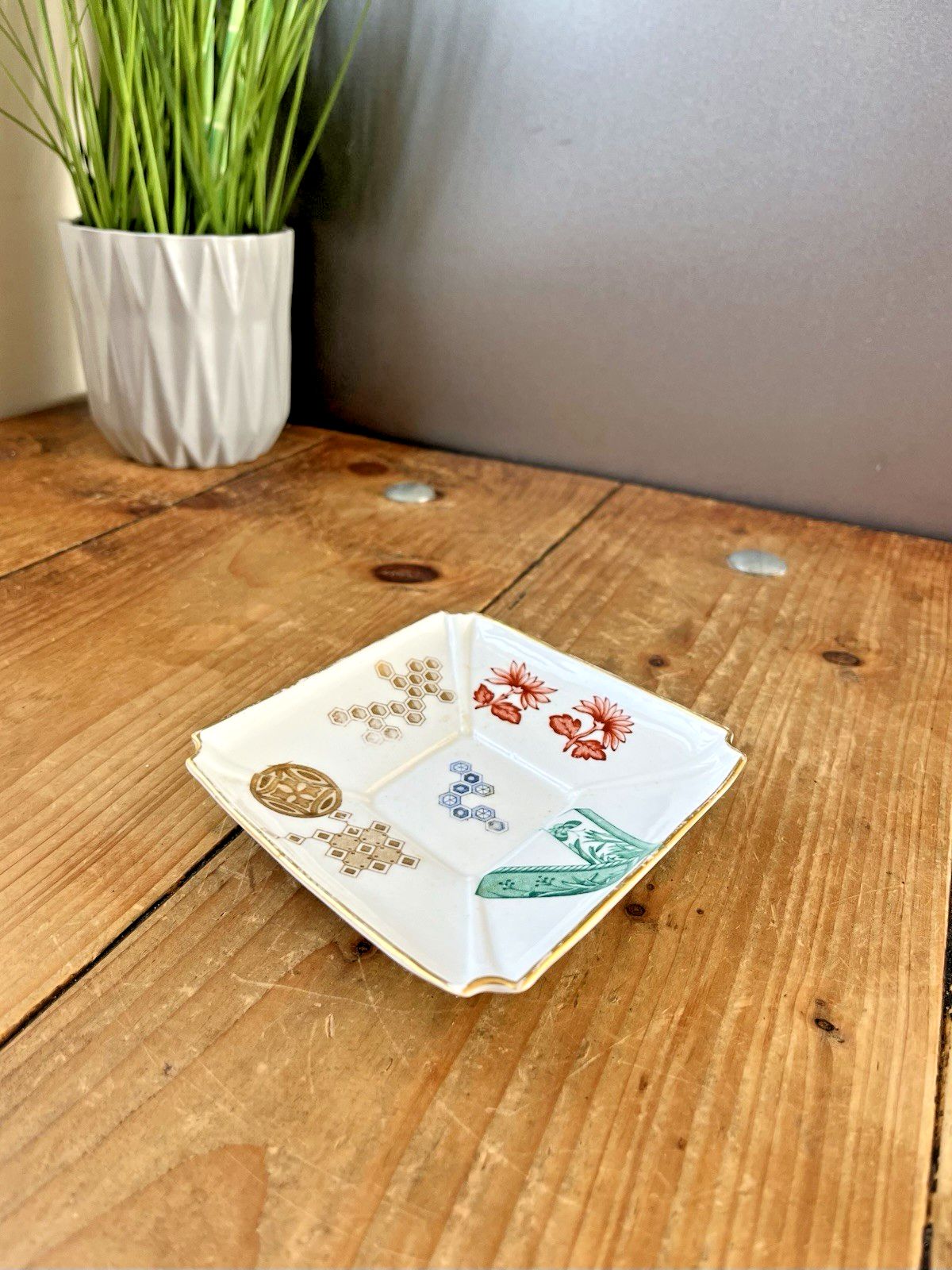 photo furniture Rare Antique 1879 Royal Worcester Aesthetic Movement Japonisme Ashtray Or Saucer