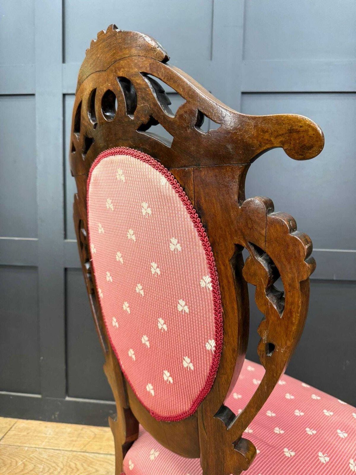 Victorian Carved Walnut Nursing Chair – Scroll Legs & Red Side Bedroom Chair photo vinterior