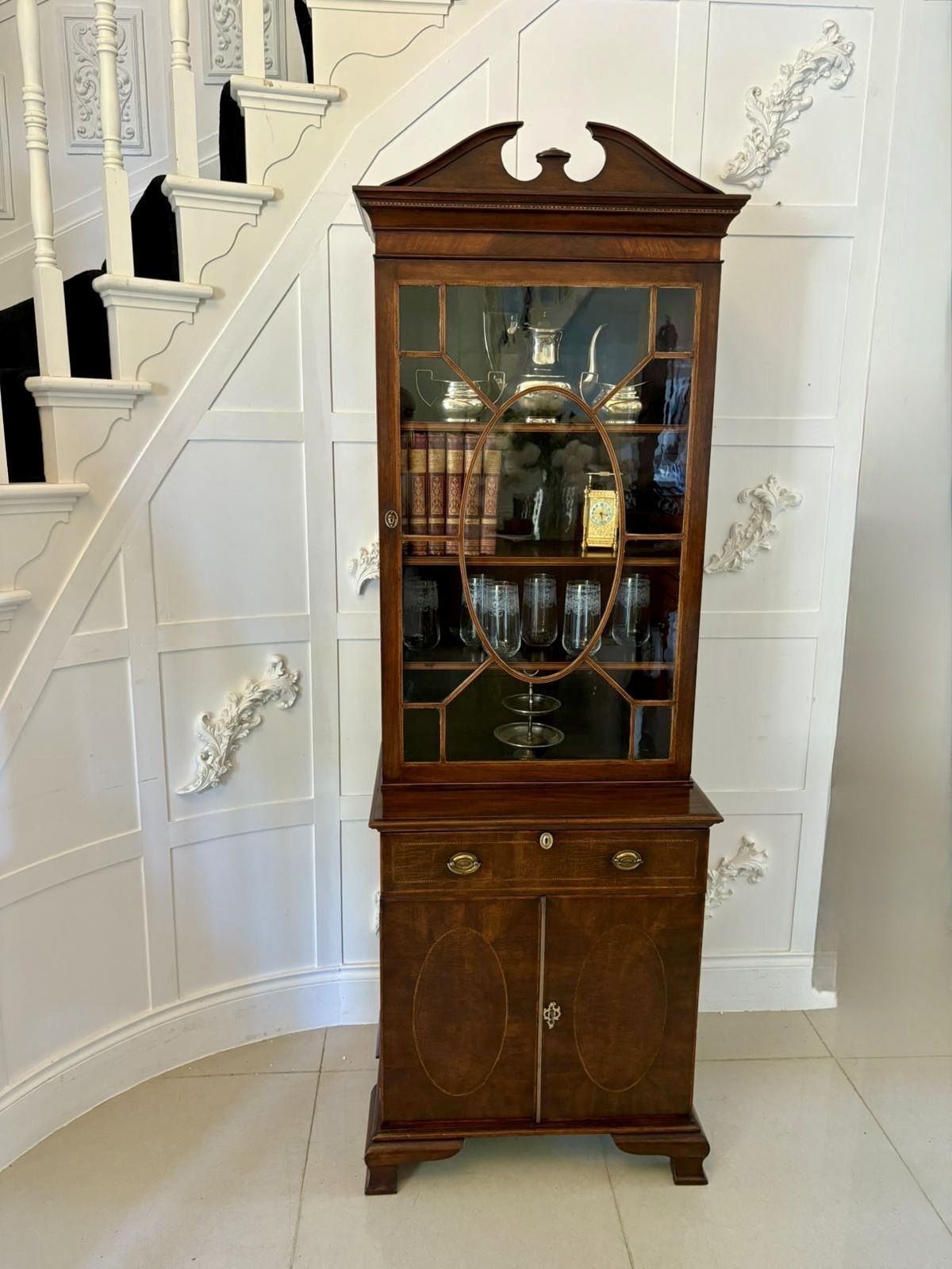 photo vintage Outstanding Quality Antique 19th Century Mahogany Inlaid Bookcase