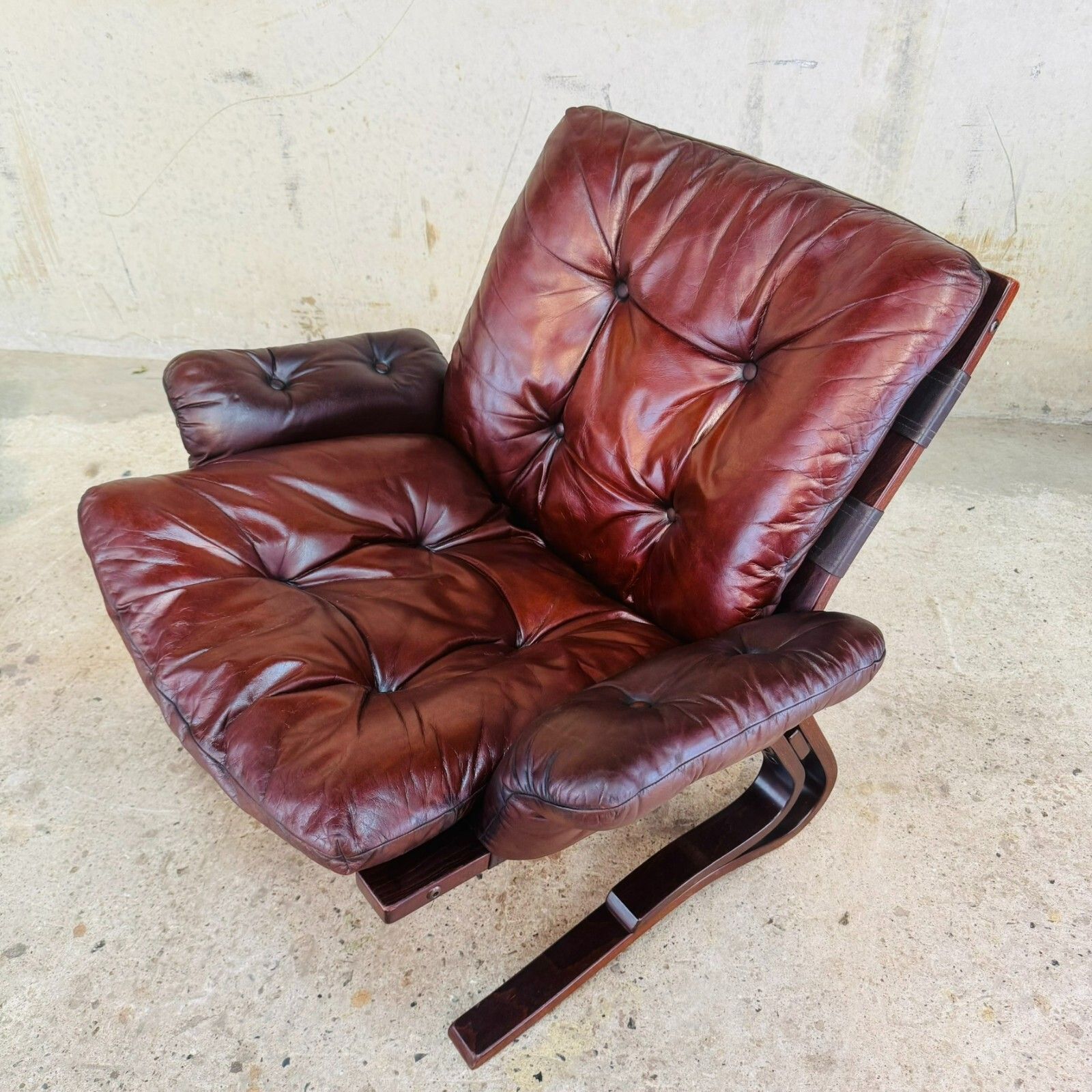 photo vinterior Pair Of Original 1970s Danish ‘Skyline’ Brown Leather Armchairs By Hove Møbler