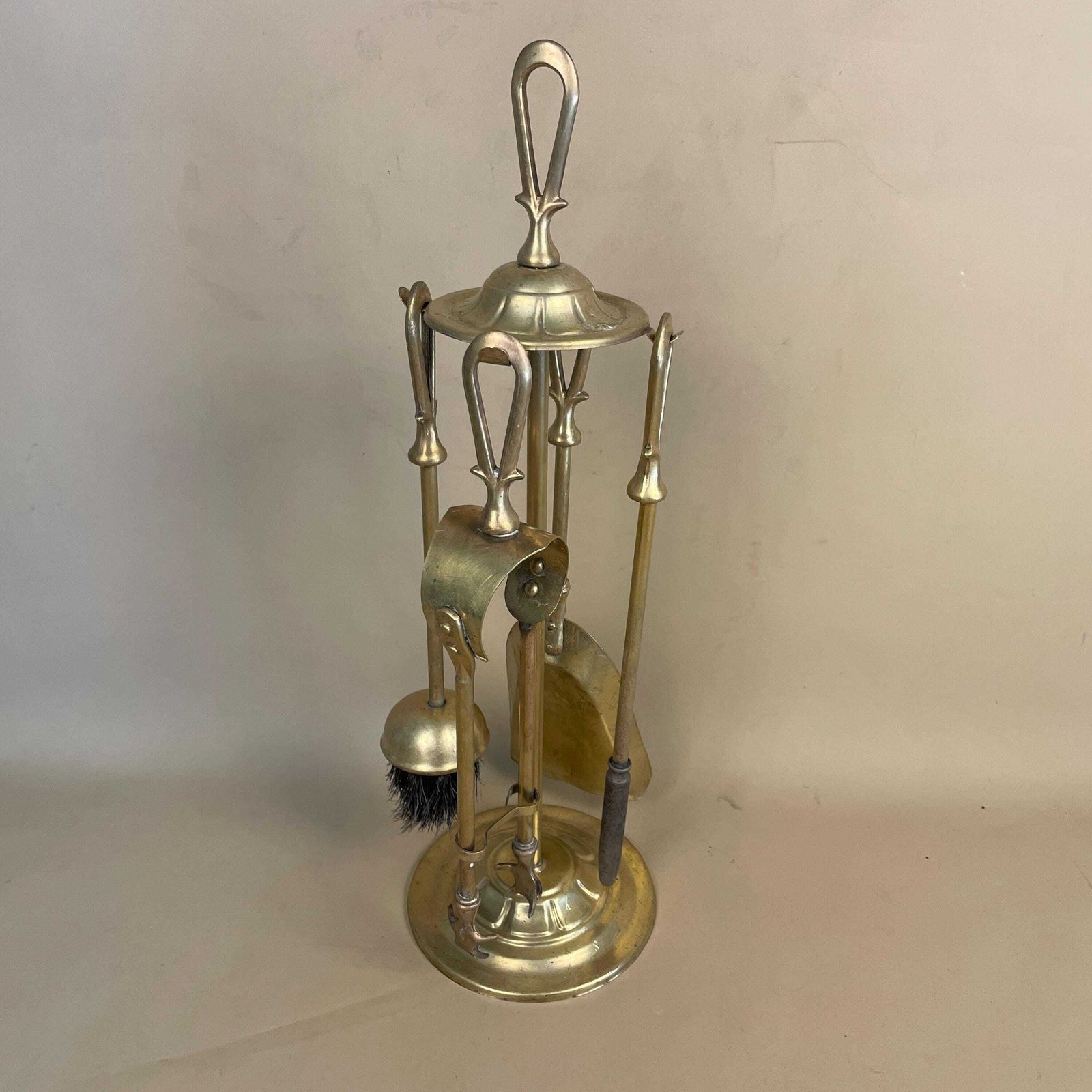 Antique Brass Gold Metal Fireside Tools Stand Vintage Companion Set Fireplace Gold Fireside Fire Farmhouse Cottage Heart Four Piece 4 photo furniture