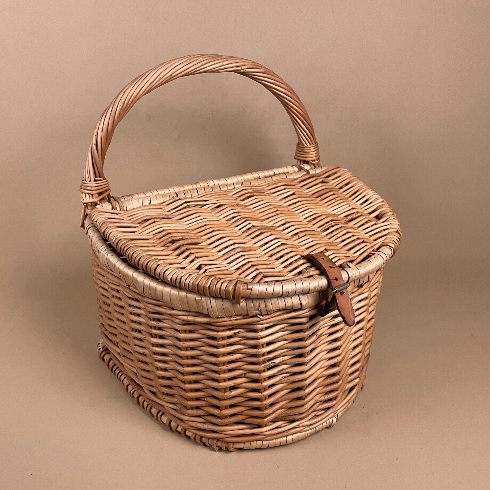 Vintage Semi Circle Basket Woven Wicker Hamper Picnic Basket Lid Buckle Closure Handle Cottage Farmhouse Decorative Half Circle Round