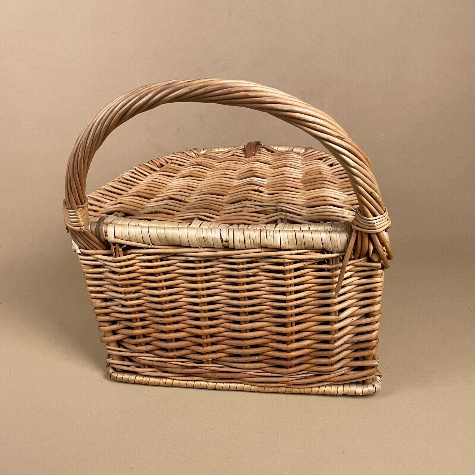 Vintage Semi Circle Basket Woven Wicker Hamper Picnic Basket Lid Buckle Closure Handle Cottage Farmhouse Decorative Half Circle Round photo 55.0