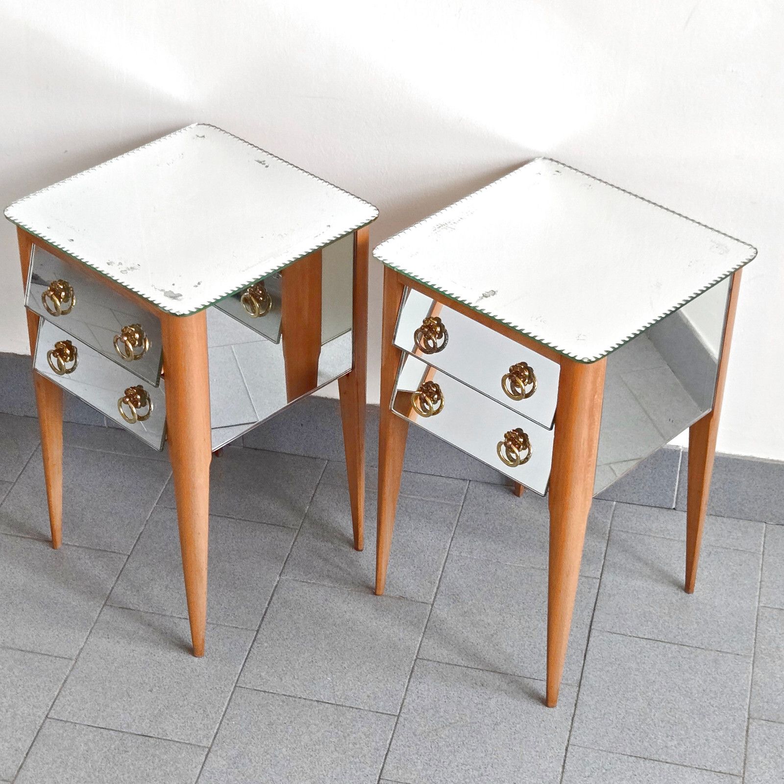 562.0 Pair Of Vintage 1950s Brass Mirror Bedside Tables Gold & Hetre 50s 50s photo