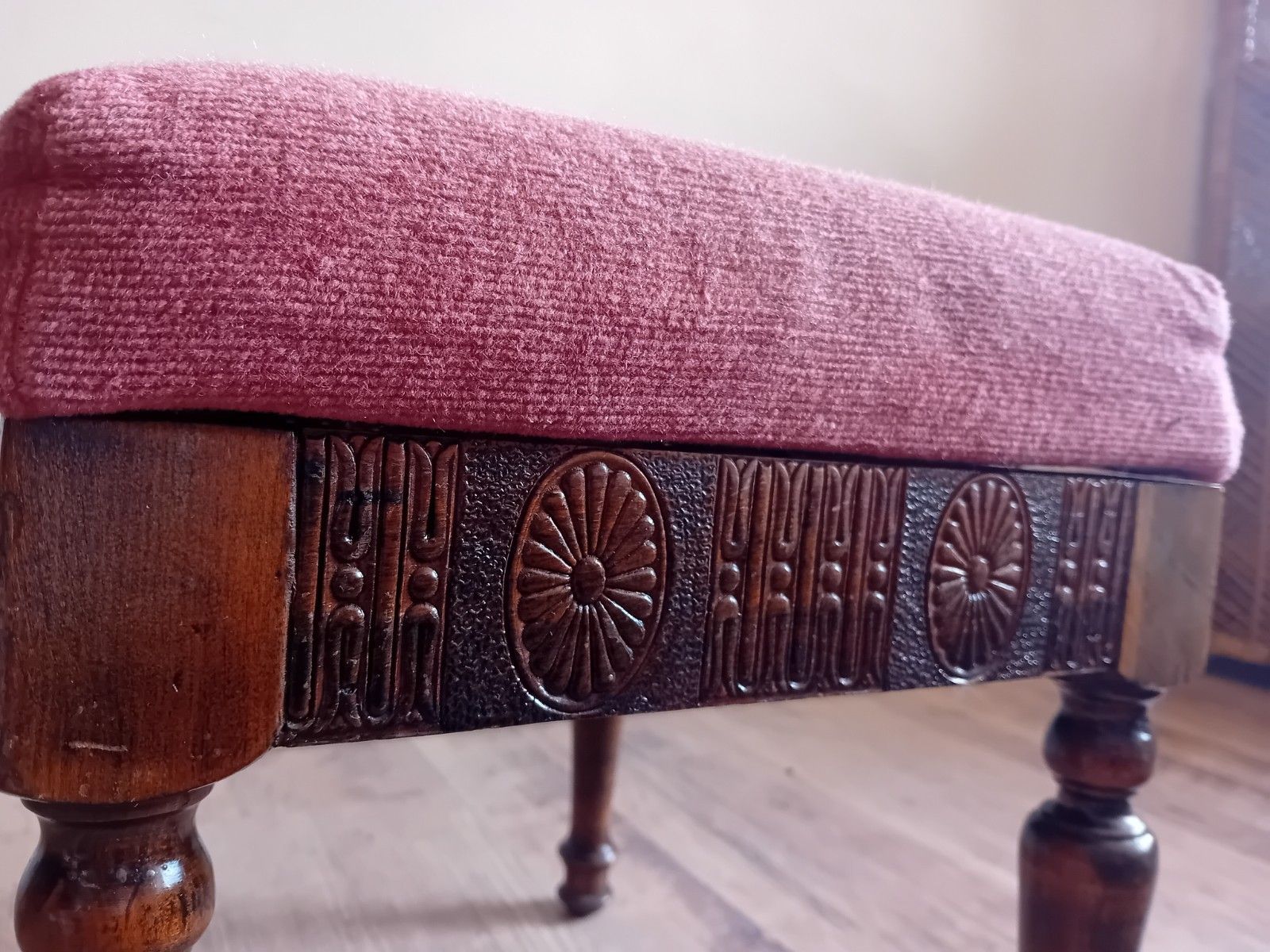 Beautiful Antique Victorian Carved Mahogany Footstool /Stool photo vinterior