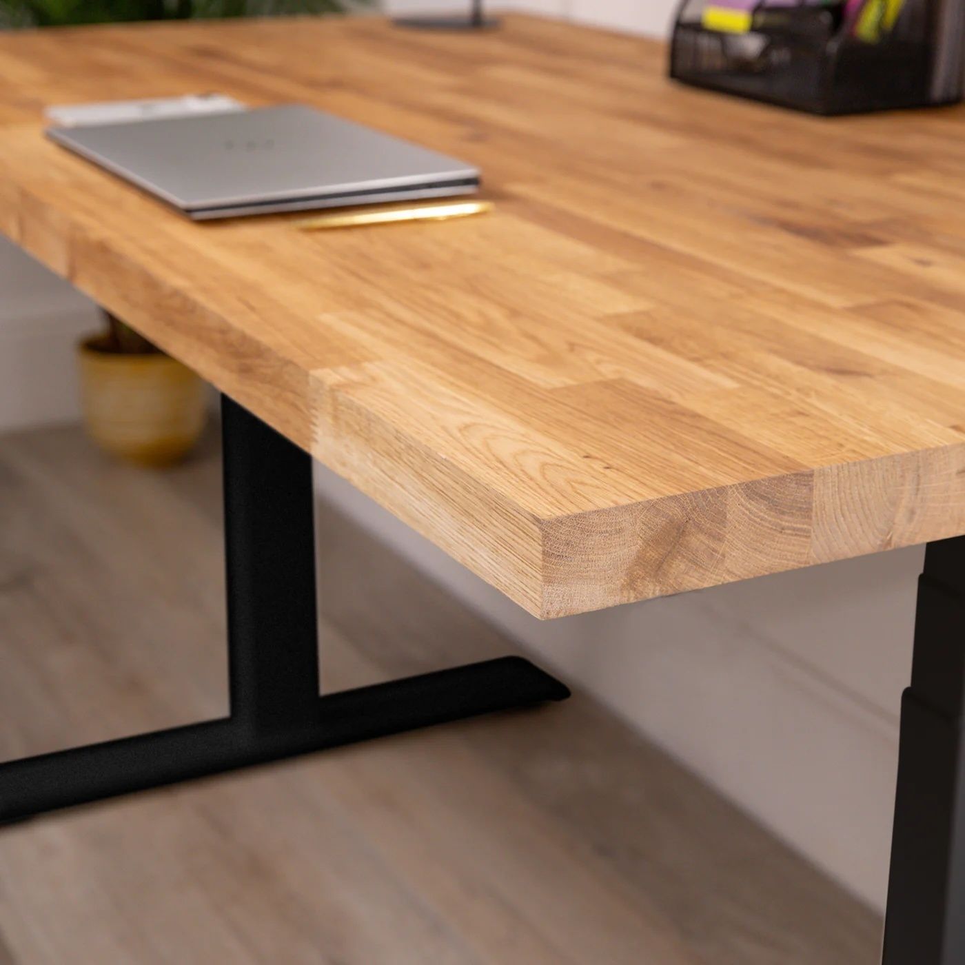 Domli Premium Dual Motor Black Standing Desk With Oak Solid Wood Desktop 1500mm X 800mm / 27mm / Oiled