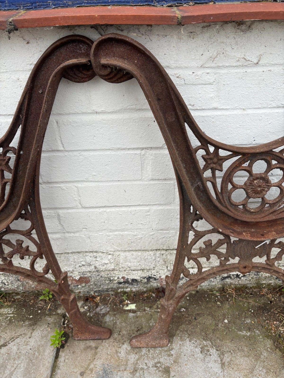 photo furniture Vintage Cast Iron Bench Ends