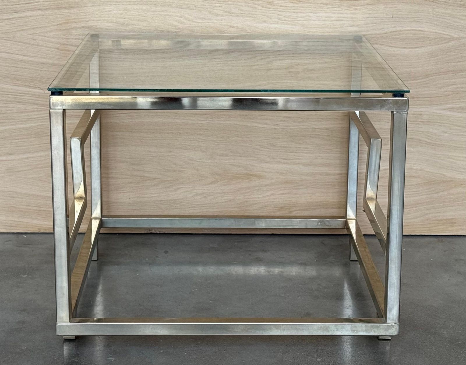 Paire de tables basses carrées en laiton et verre, italiennes, années 1970 photo furniture